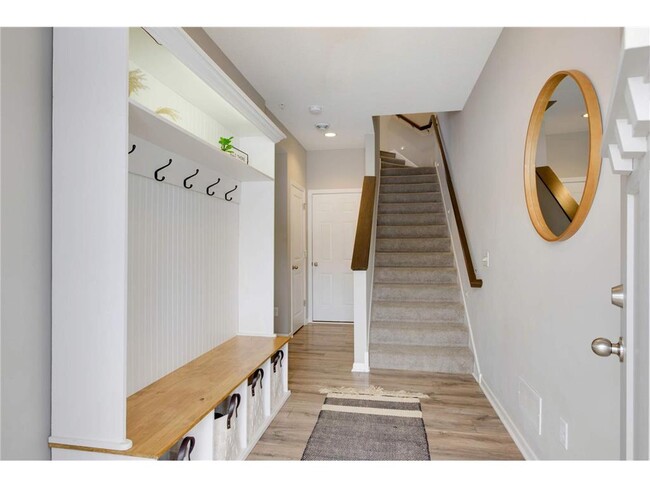 Building Photo - 645 Satori Wy
