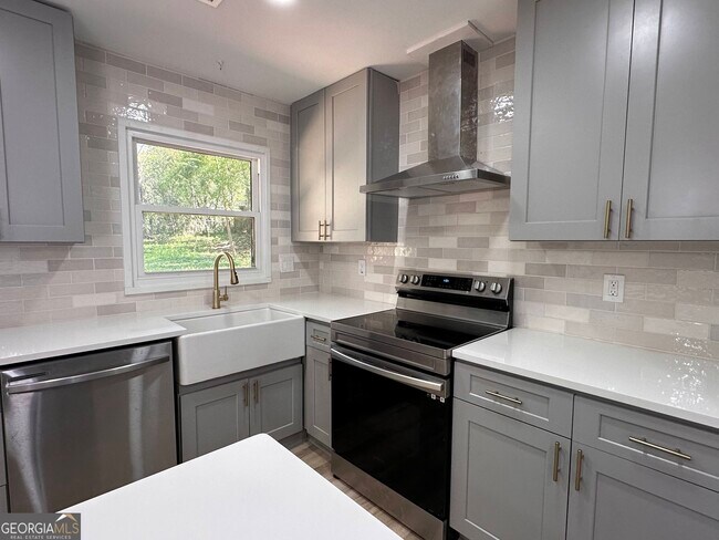 Building Photo - 3418 Pinehill Dr