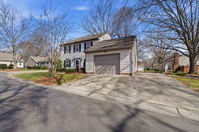 Building Photo - COMING SOON! Beautifully Maintained 3BR Home Near SouthPark – Garage, Fireplace & Low-Maintenance...