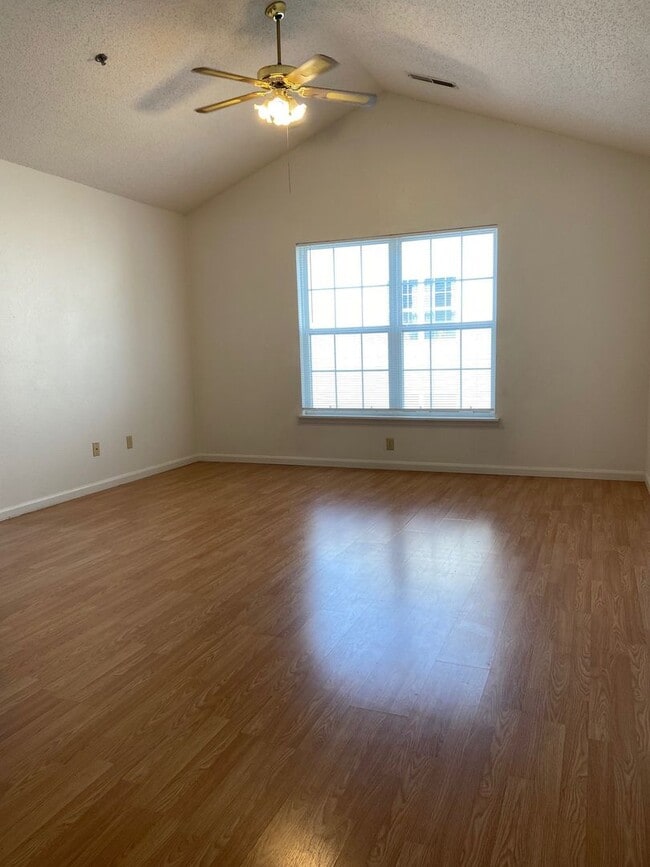 Building Photo - Condominium in FoxPointe