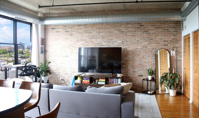 Building Photo - 6 S Laflin St