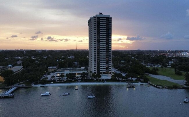 Foto del edificio - 5600 N Flagler Dr