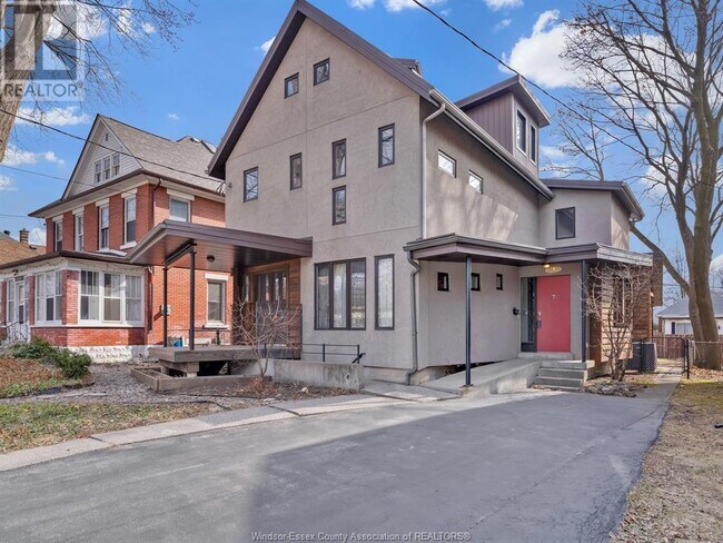 Photo du bâtiment - 3131 Donnelly St