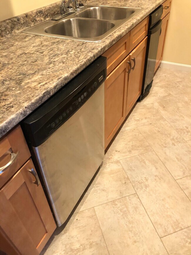 DIshwasher - 432 Abbott Farm Ln