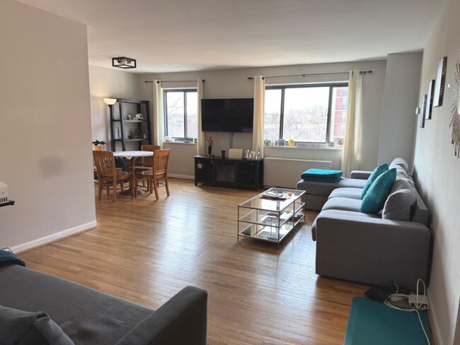 Building Photo - 1200 S Arlington Ridge Rd