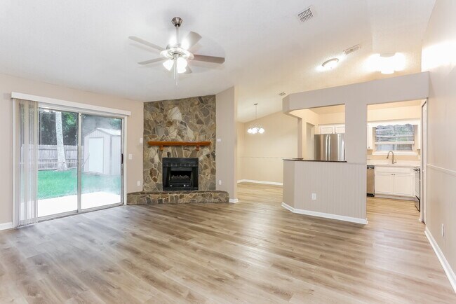 Foto del edificio - 1704 Sandy Hollow Loop