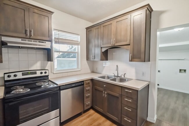Building Photo - Newly Remodeled Single Family Home on Spok...