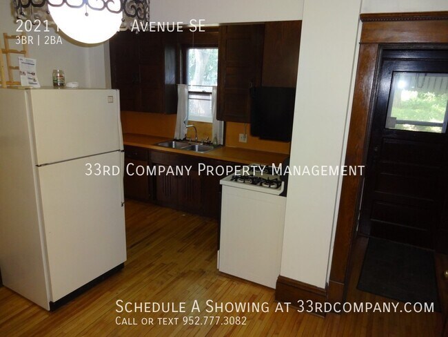 Building Photo - Charming South Minneapolis Home!