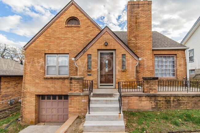 Foto del edificio - Full of Character 4 Bedroom Home | Near Be...
