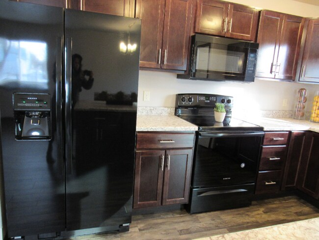 Foto del edificio - 325 Jerry Pl