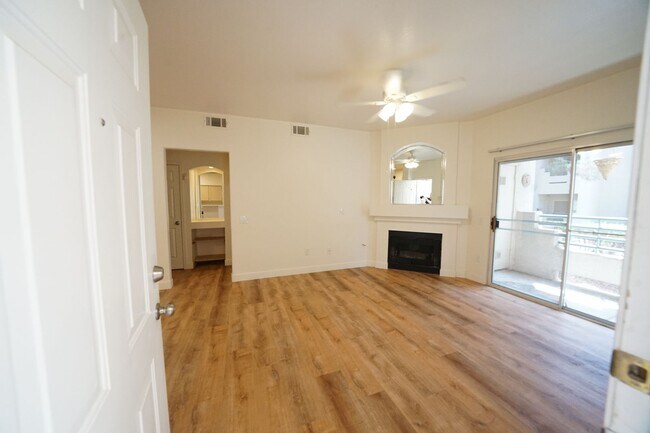 Foto del edificio - SHOWINGS AVAILABLE NOW