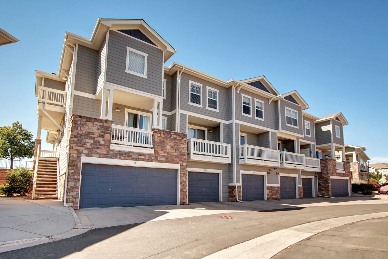 Foto principal - Parker Stonegate townhome style condo, Des...