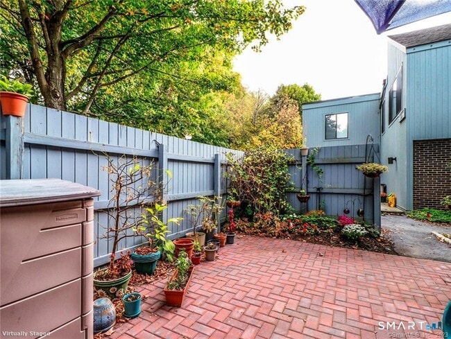 Foto del edificio - 2 Juneberry Ln