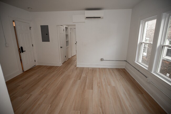 Foto del edificio - 1388 W 83rd St