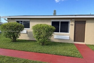 Building Photo - 702 Neptune St