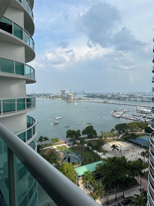 Building Photo - 1800 N Bayshore Dr