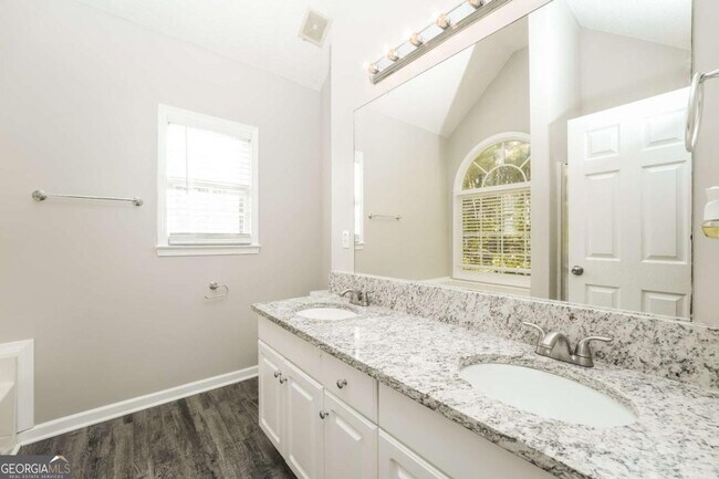 Foto del edificio - 5201 Rosetrace Terrace SW