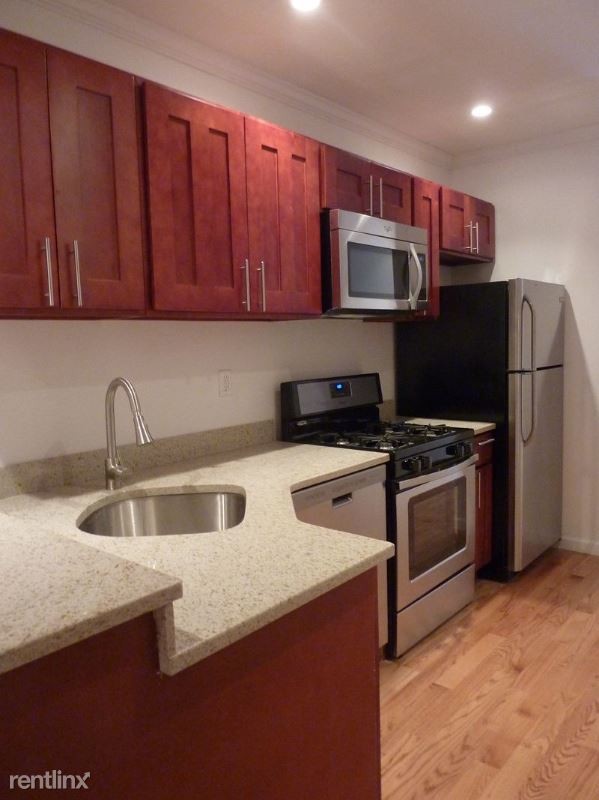 Building Photo - 207 E 73rd St