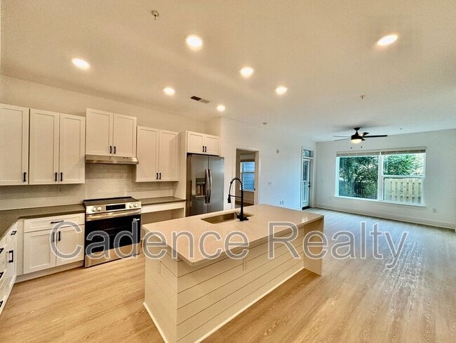 Building Photo - 610 S Kerr Ave