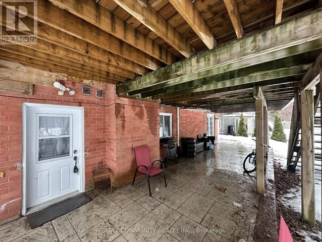 Building Photo - 2372 Wildwood Crescent