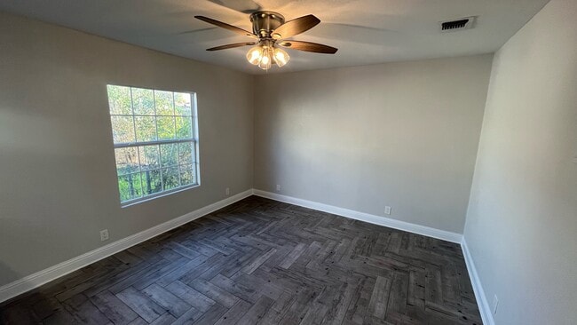 Building Photo - 1406 Texas Ave