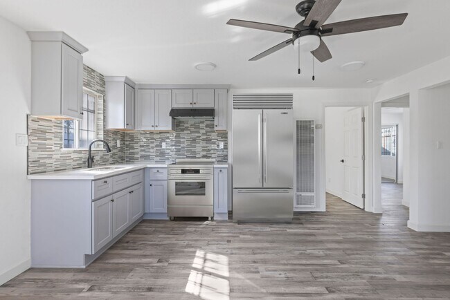 Foto del edificio - For Rent: Fully Remodeled 3BR Duplex | $2,600/month