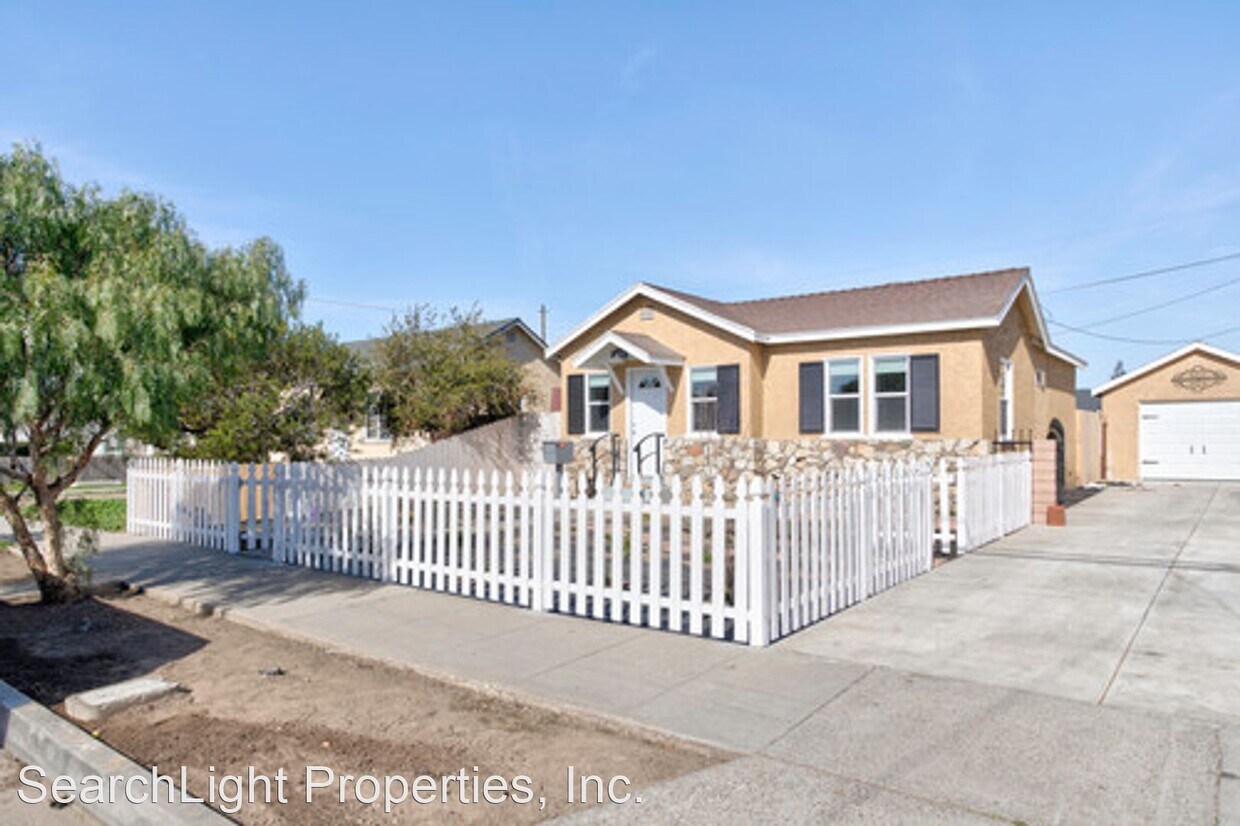 Primary Photo - 2 br, 1.5 bath House - 143 E. Sunset Ave.