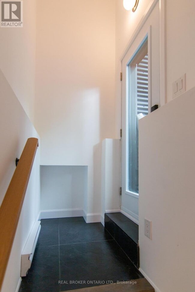 Building Photo - 69 Ladouceur St