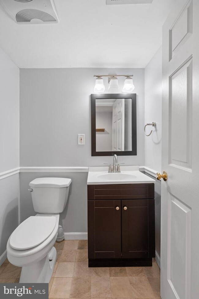 Foto del edificio - 9082 Tanyard Ln