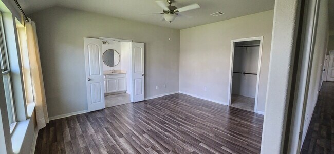 Foto del edificio - 5022 Brewcastle Ln