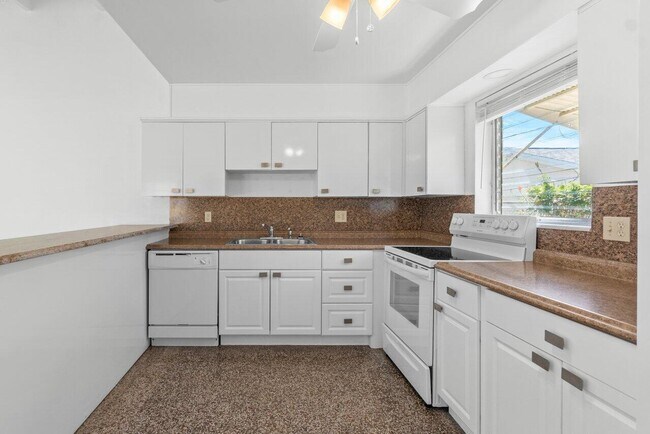 Building Photo - 2021 N Waterway Dr