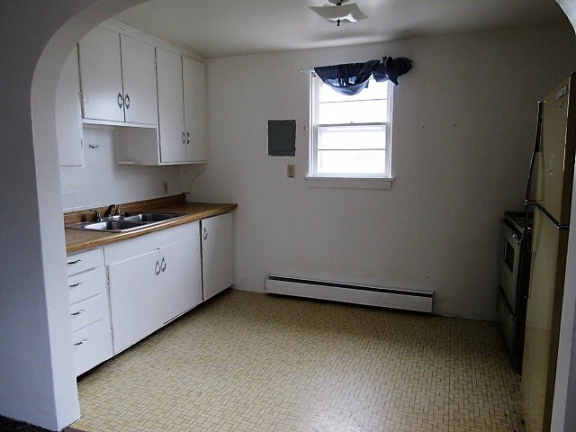 Apartment 3 Kitchen - 410 N Sargent Ave