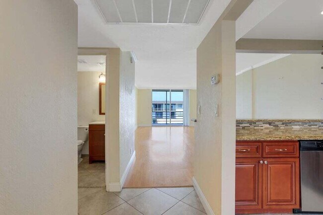 Foto del edificio - 4500 N Federal Hwy