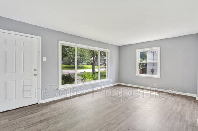 Building Photo - 135 Anistasia Dr