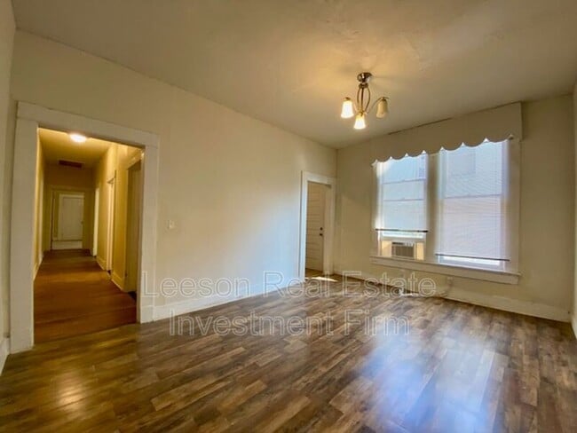 Building Photo - 546 Dalzell St