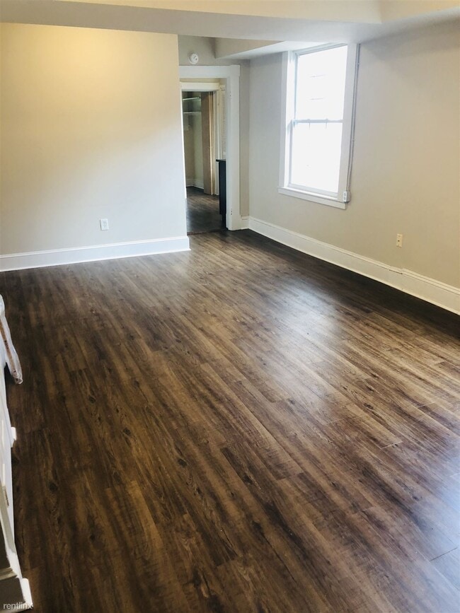 Building Photo - 2 br, 1 bath 4plex - 2420 Barton Ave 4