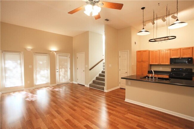 Foto del edificio - Renovated Home Available in August!