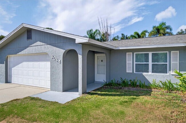 Foto del edificio - 3044 Golden Rain Dr