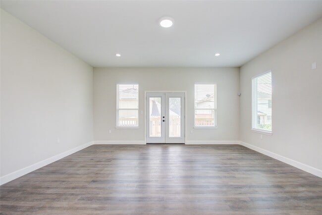 Building Photo - 4916 Sunbeam St