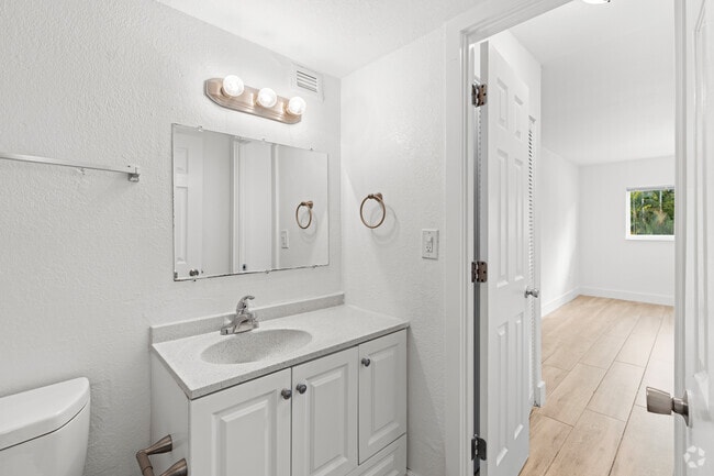 2 BR, 1 BA - 725SF - Bathroom - Miami Shores Luxury Apartments
