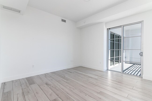 Bedroom - 155 E Boca Raton Rd