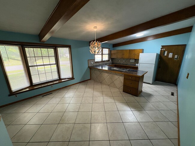 Building Photo - Spacious Home with Attached Garage & Fenced Backyard