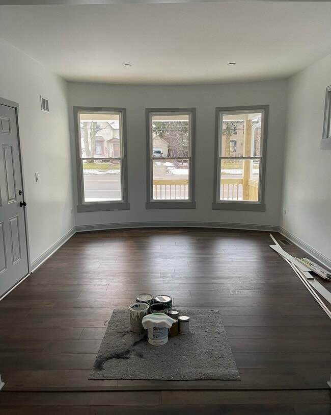 Living room - 710 N State St