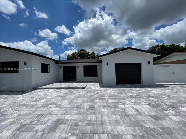 Building Photo - $4,500 15843 Fairway Heights Blvd # 0