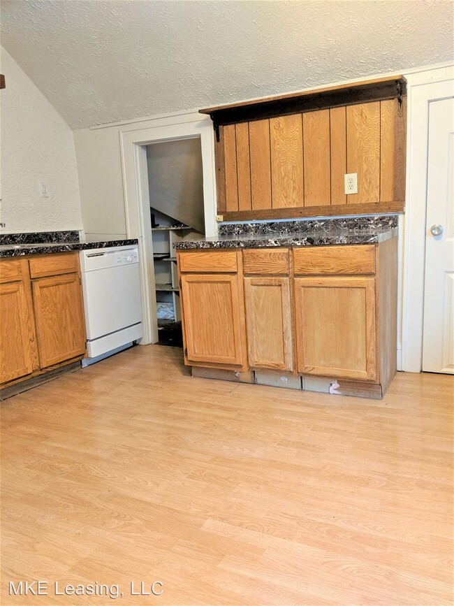 Building Photo - 3612 E Edgerton Ave