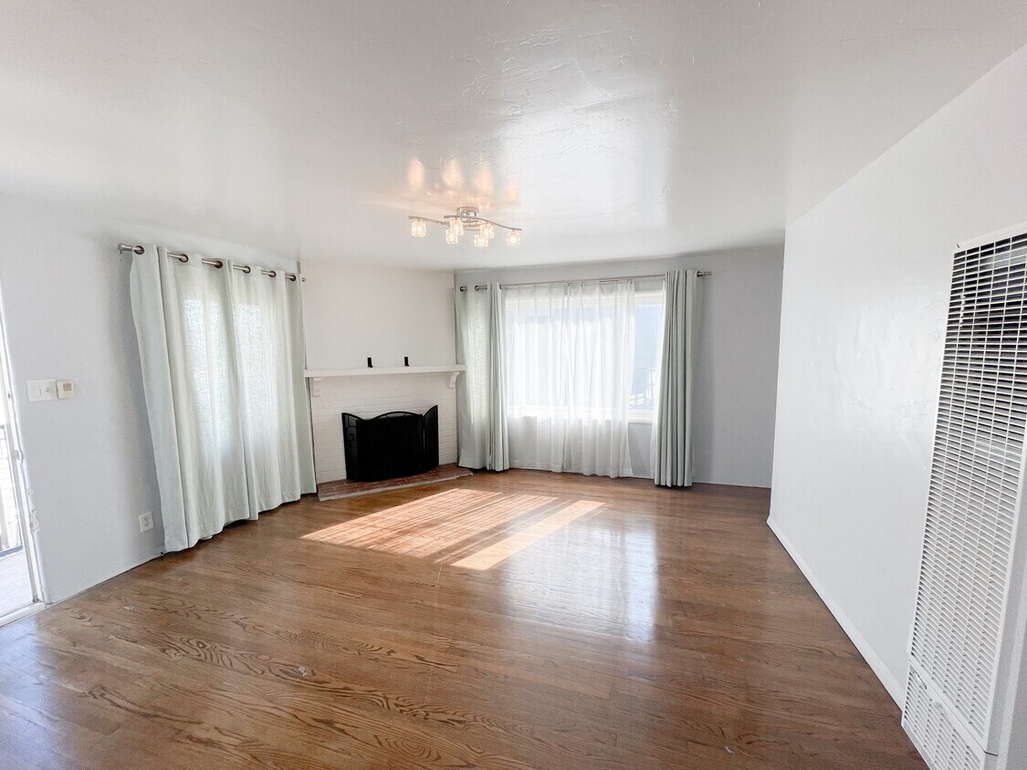Primary Photo - 4112 Ocean Dr