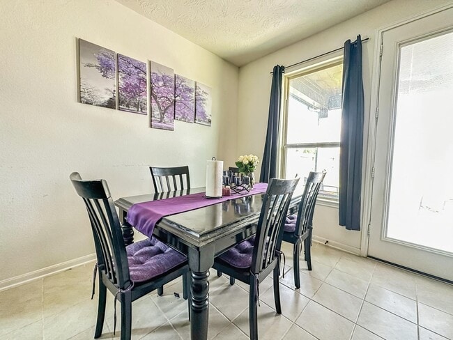 Foto del edificio - 6131 Morning Fern Ln