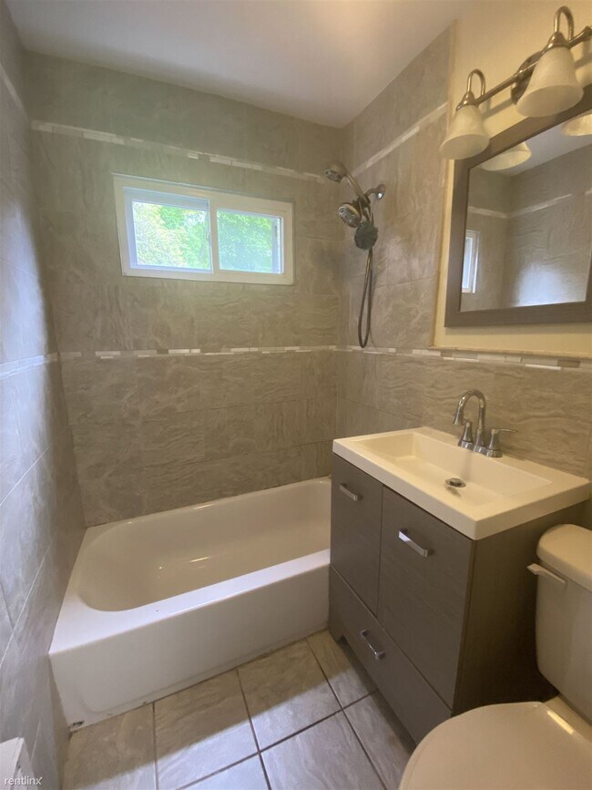Foto del edificio - 4 br, 2 bath House - 25 Melrose Dr