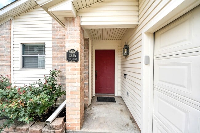 Building Photo - 3615 Palm Grove Dr