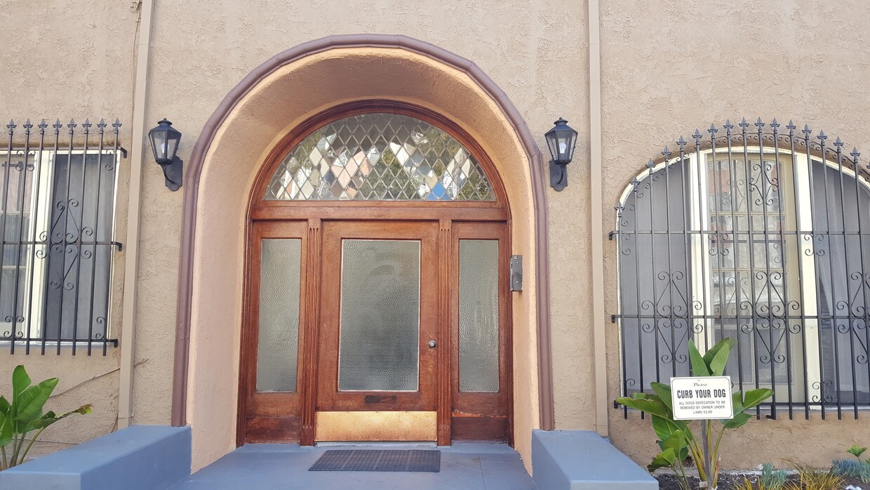 Primary Photo - 329 S Cloverdale Ave